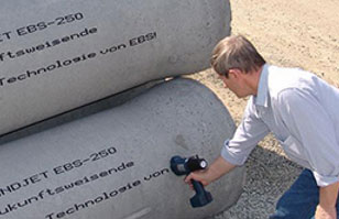 建材水泥行业标识应用  EBS-250手持式喷码机